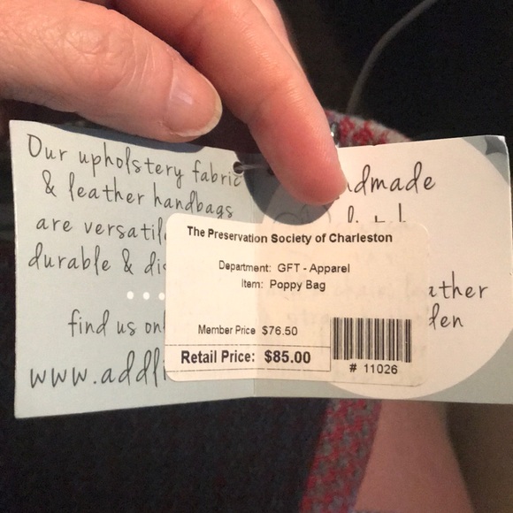 Perfect fall wristlet with houndstooth pattern. - Picture 3 of 4